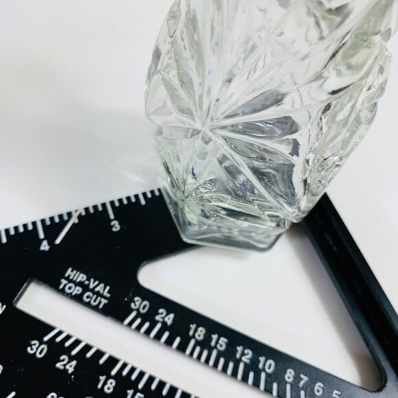 Pair Of Glass Cruet Bottles With Stoppers Floral Starburt Pattern Oil Vinegar - Picture 12 of 15